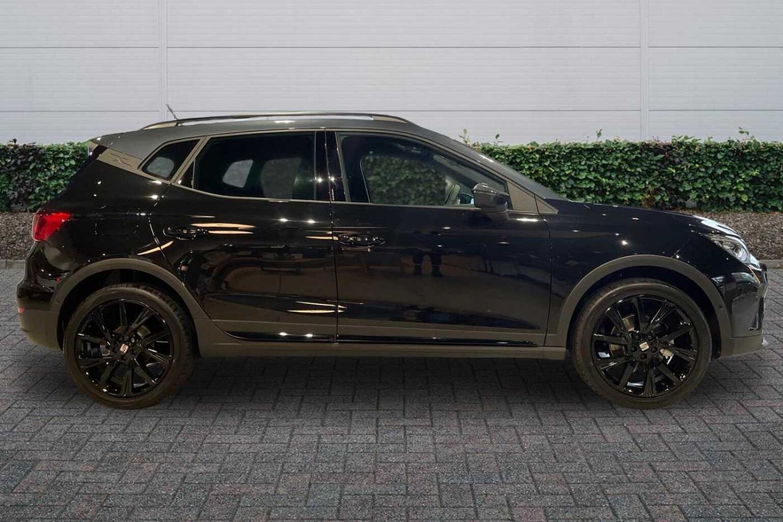 SEAT Arona 1.0 TSI 115 FR Black Edition 5dr*Heated seats, DELIVERY MILES*