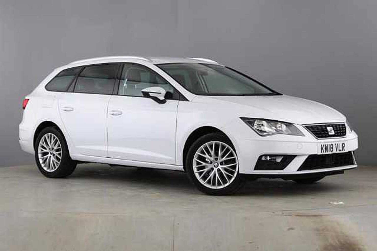 Find A Used White SEAT Leon ST (2016) 1.2 TSI SE Dynamic Tech (110 PS