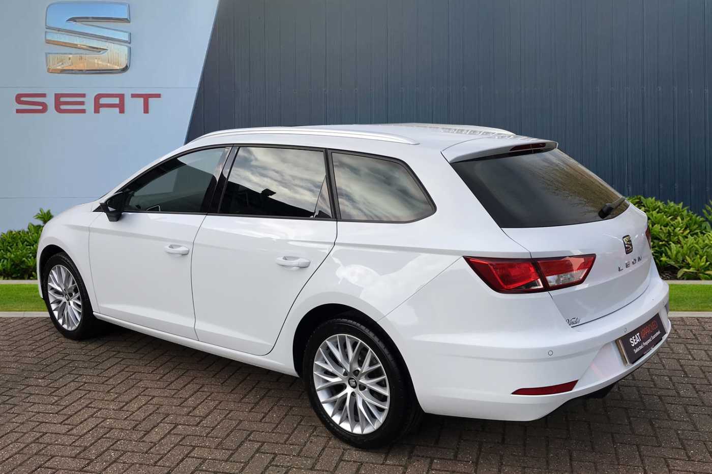 SEAT Leon Estate (2016) 1.6 TDI SE Dynamic 115 PS