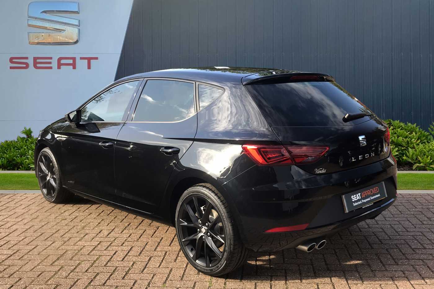 SEAT Leon Hatchback 5dr FR Black Edition 1.5 TSI EVO 150 PS 6-speed manual