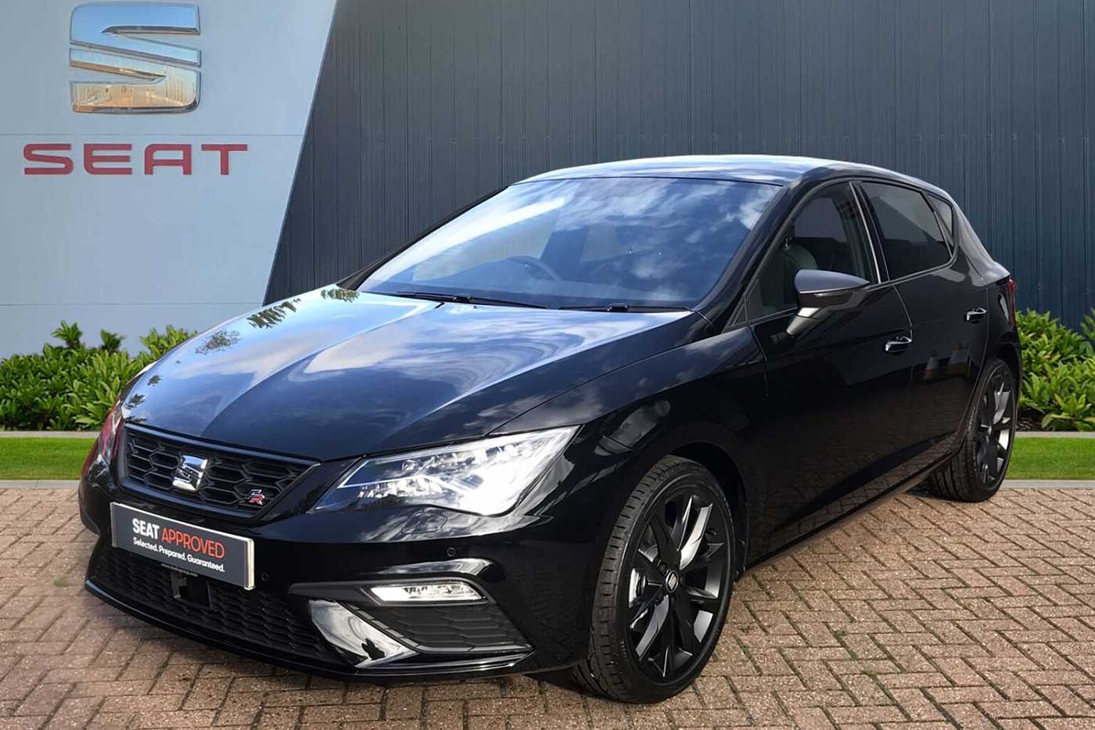 SEAT Leon Hatchback 5dr FR Black Edition 1.5 TSI EVO 150 PS 6-speed manual