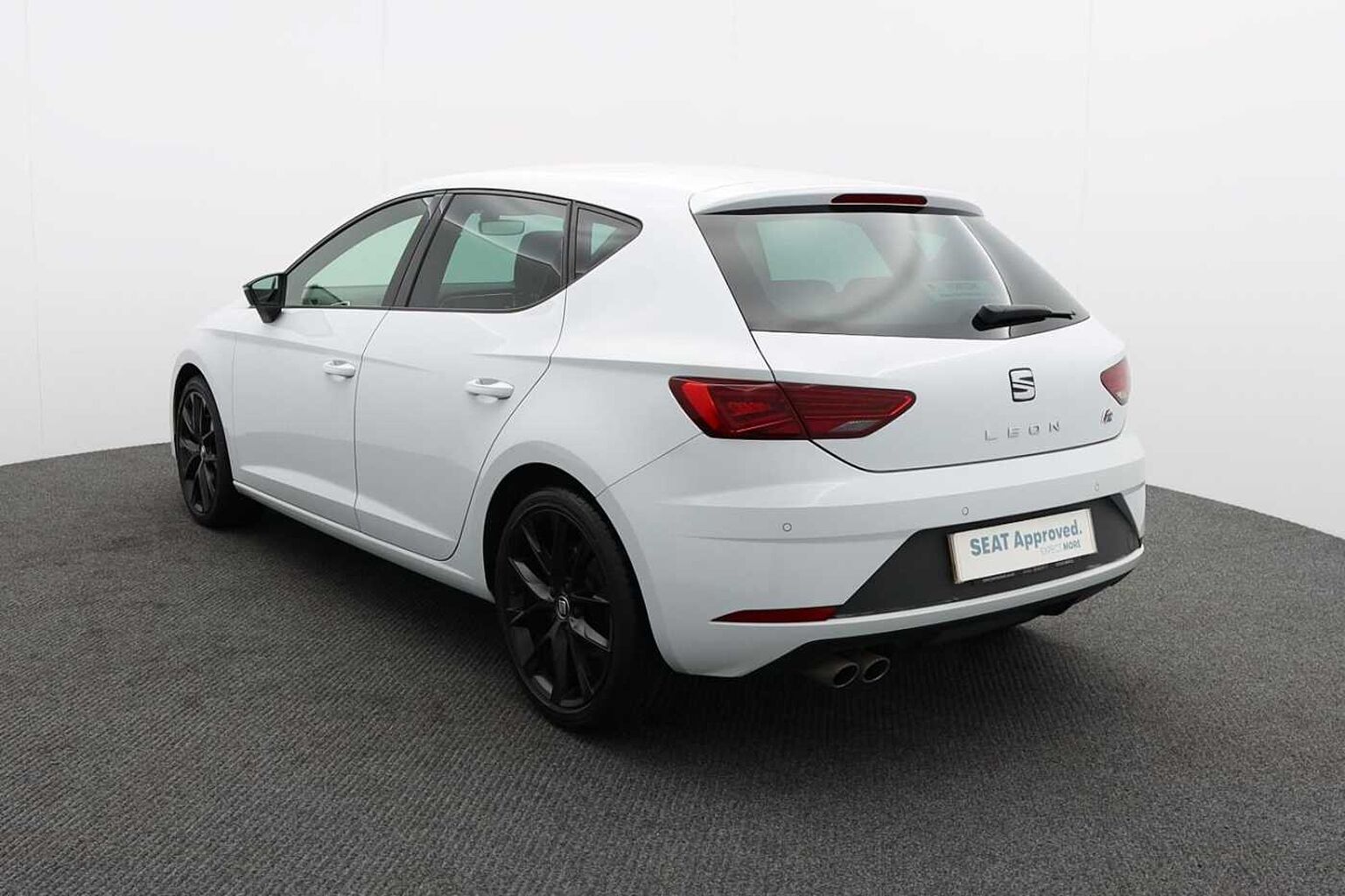 Find A Used White SEAT Leon 1.5 TSI EVO FR Black Edition 150ps in Lincoln :  SEAT UK