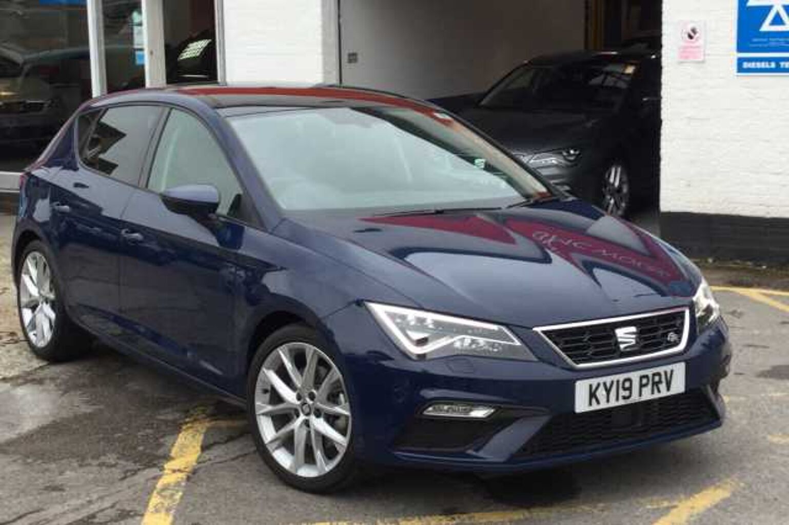 Find A Used Blue SEAT Leon 5dr 2.0 TSI (190ps) FR Sport DSG in Woking ...