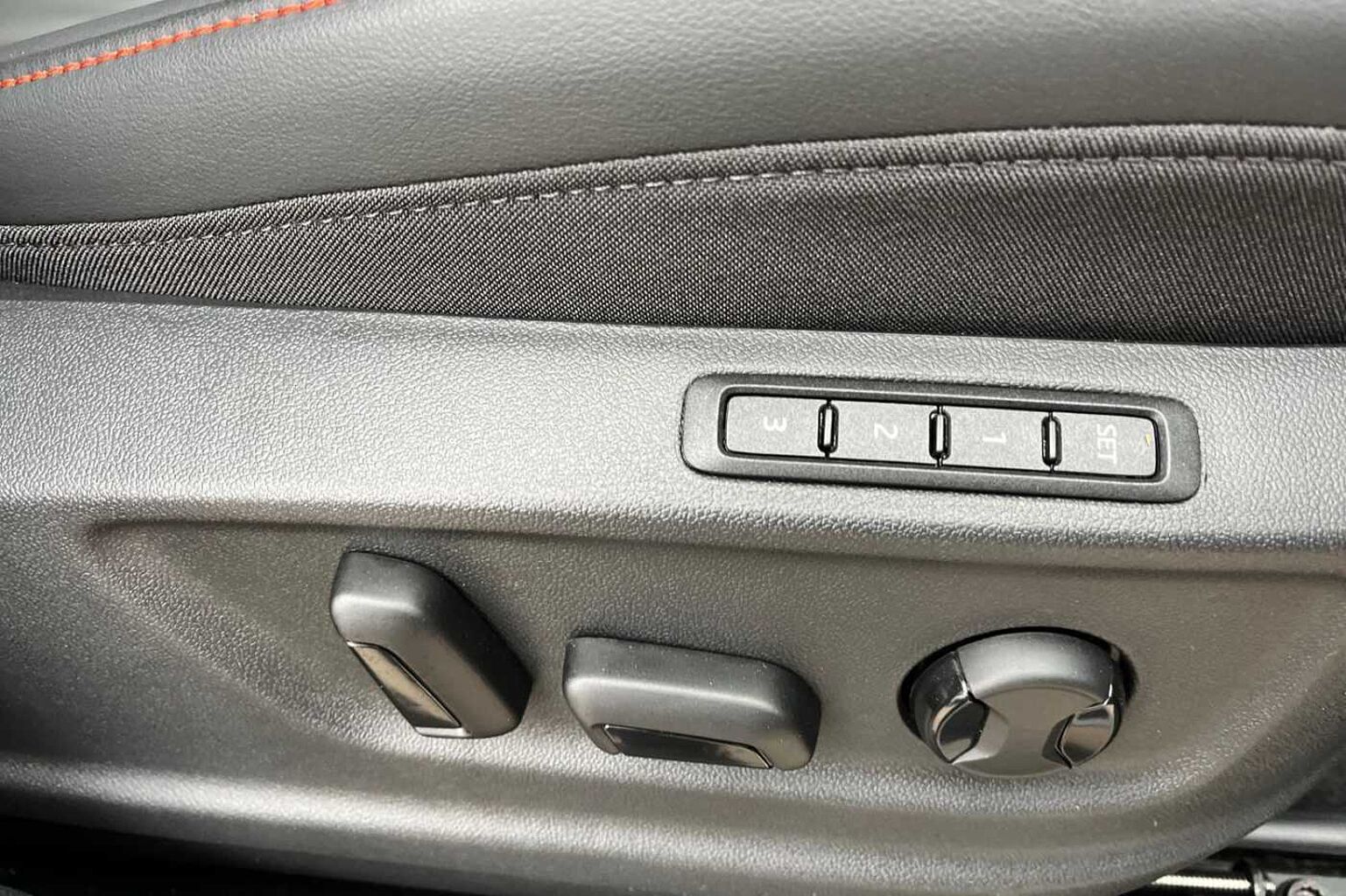 SEAT Ateca 1.5 TSI EVO FR Black Edition 5dr